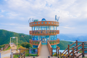 闻庆亶山单轨列车