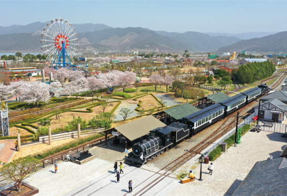 谷城蟾津江火车村
