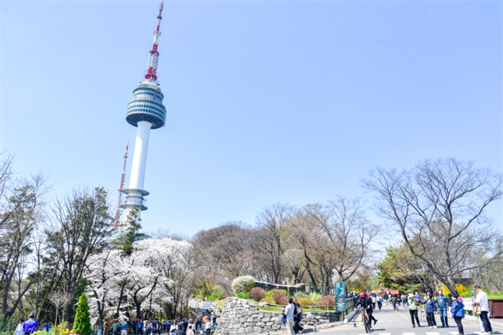 南山脚下