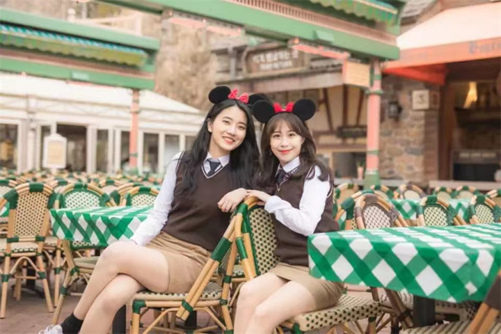校服