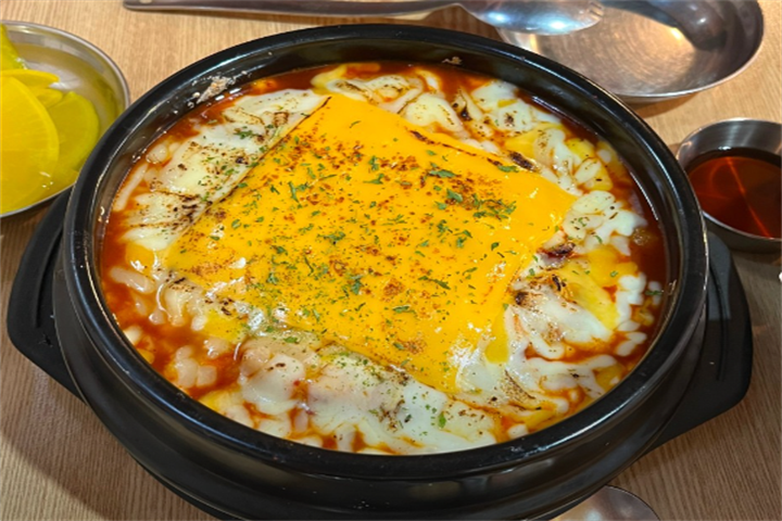 그동네떡볶이 홍대본점2